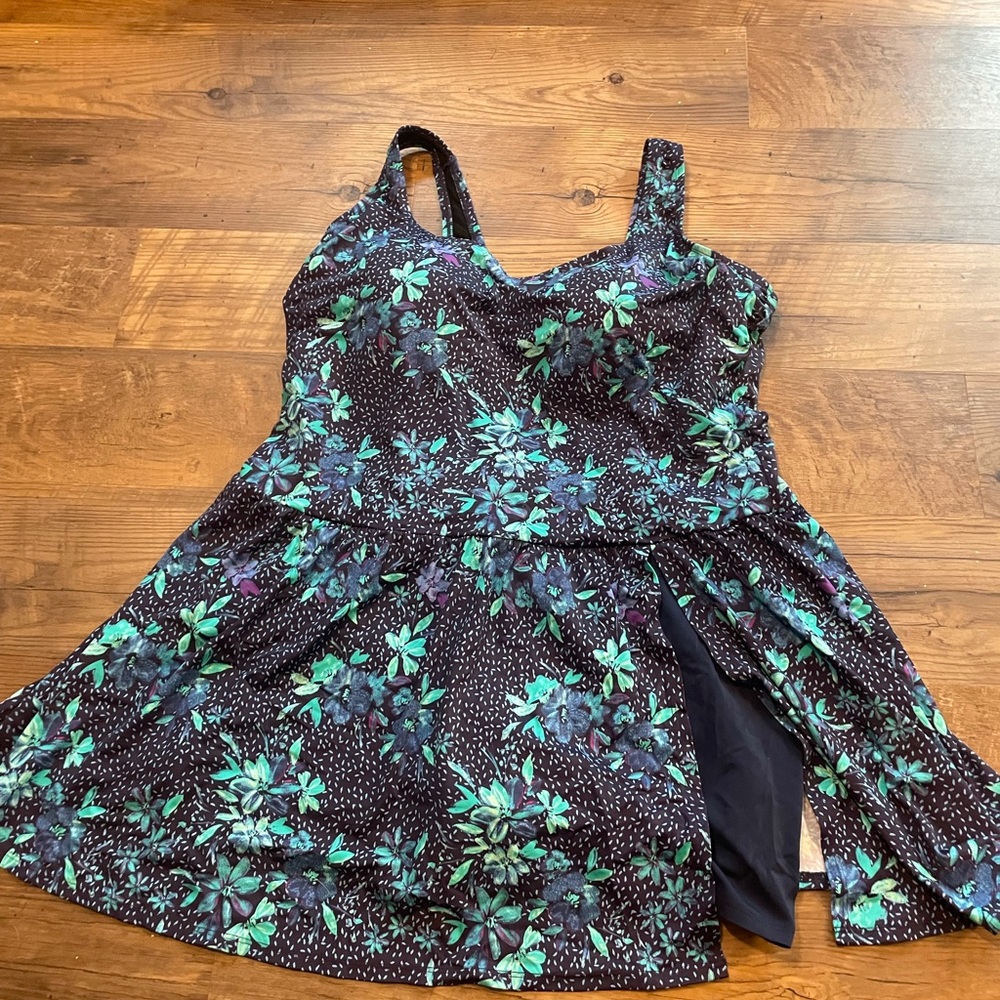 Side slit shorts swim dress with tummy control